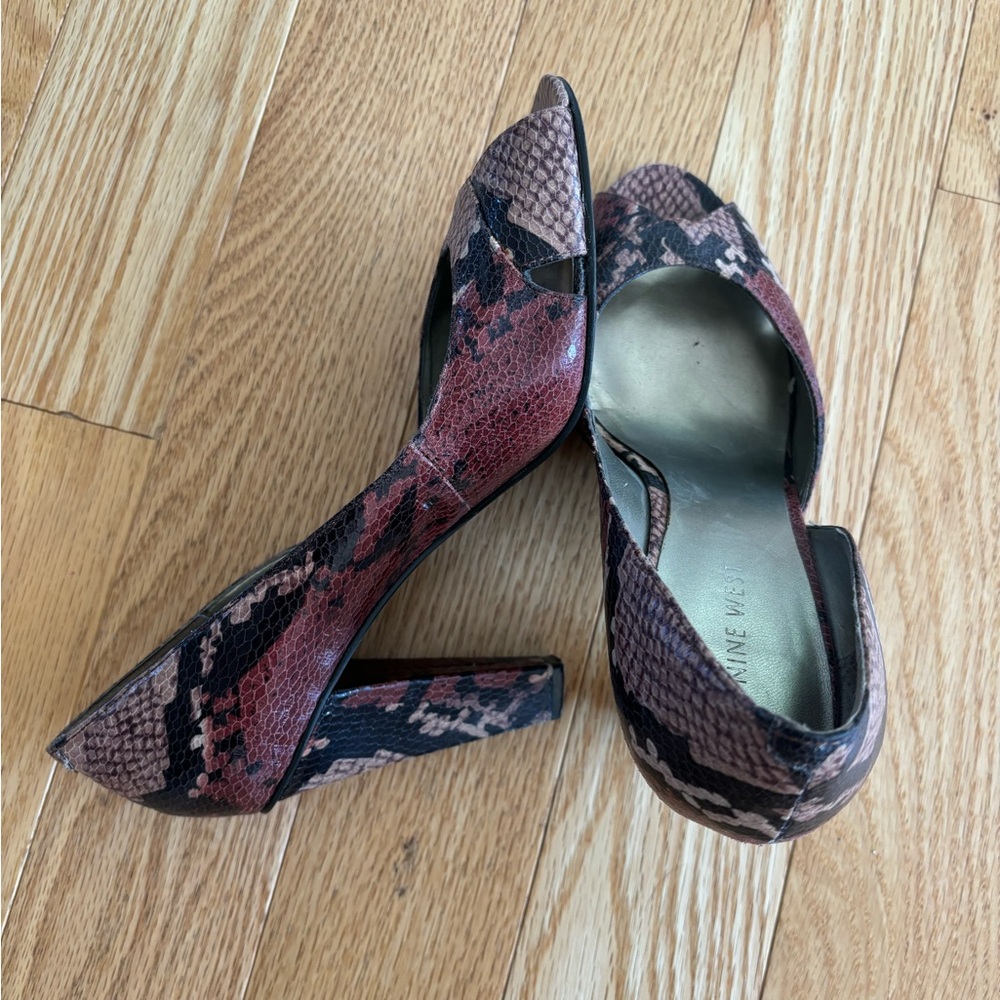 🌷Nine West (8) Pink/Mauve SnakeSkin Peep Toe Pumps🌷